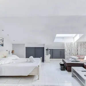 Appartement Duplex Avec Vue Sur Et Piscine, Cannes